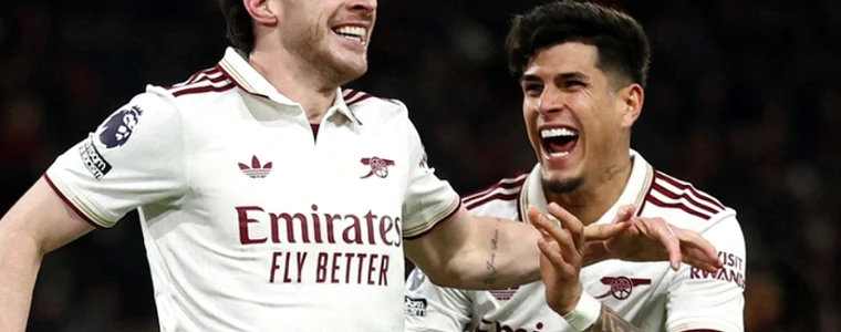 Sân vận động mái che ở Cardiff với khán đài đỏ và xanh tượng trưng cho trận Siêu cúp Anh 2026 giữa Arsenal và Manchester City